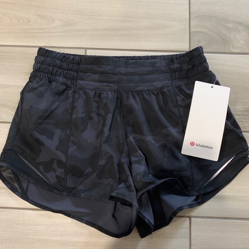 Lululemon Hotty Hot HR 2.5” Short Incognito Camo - Picture 3 of 4
